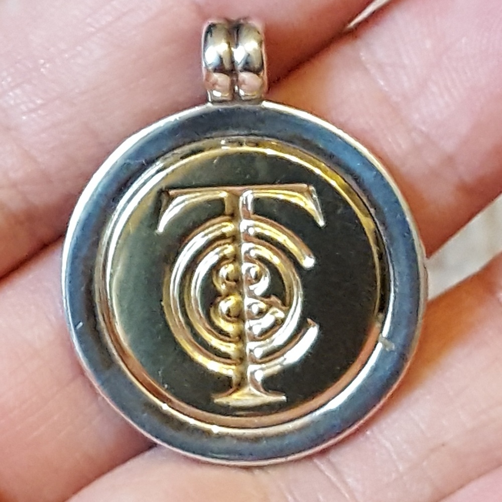 18k (750) tiffany & co monogram pendant